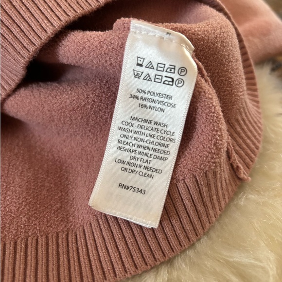 Nicole Miller Pink Heart Crew Neck Sweater - Picture 4 of 5